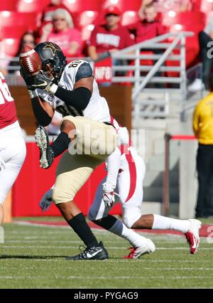 Fayetteville, Arkansas, USA. 27.Oktober 2018: Vanderbilt festes Ende Jared Pinkney #80 macht einen Finger fangen. Vanderbilt besiegt Arkansas 45-31 bei Donald W. Reynolds Stadion in Fayetteville, AR, Richey Miller/CSM Credit: Cal Sport Media/Alamy leben Nachrichten Stockfoto