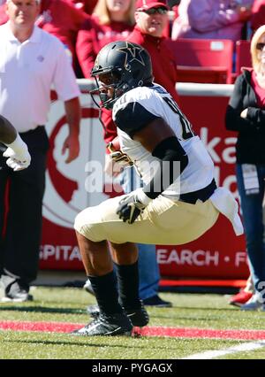 Fayetteville, Arkansas, USA. 27.Oktober 2018: Vanderbilt festes Ende Jared Pinkney #80 macht einen Haken an der Seitenlinie. Vanderbilt besiegt Arkansas 45-31 bei Donald W. Reynolds Stadion in Fayetteville, AR, Richey Miller/CSM Credit: Cal Sport Media/Alamy leben Nachrichten Stockfoto