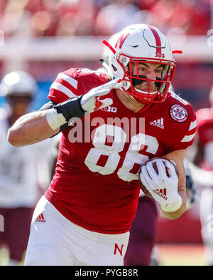 Lincoln, Nebraska, USA. 27. Okt 2018. Nebraska Cornhuskers festes Ende Jack Stoll #86 in Aktion während der NCAA Division 1 Football Game zwischen Cookman Wildkatzen und den Nebraska Cornhuskers bei Memorial Stadium in Lincoln, NE. . Teilnahme: 88,735. Nebraska gewann 45-9. Michael Spomer/Cal Sport Media Stockfoto