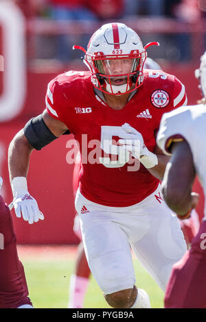 Lincoln, Nebraska, USA. 27. Okt 2018. Nebraska Cornhuskers linebacker Dedrick Jungen II Nr. 5 in Aktion während der NCAA Division 1 Football Game zwischen Cookman Wildkatzen und den Nebraska Cornhuskers bei Memorial Stadium in Lincoln, NE. . Teilnahme: 88,735. Nebraska gewann 45-9. Michael Spomer/Cal Sport Media Stockfoto