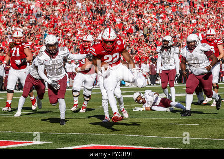 Lincoln, Nebraska, USA. 27. Okt 2018. Nebraska Cornhuskers zurück laufen Devine Ozigbo #22 in Aktion während der NCAA Division 1 Football Game zwischen Cookman Wildkatzen und den Nebraska Cornhuskers bei Memorial Stadium in Lincoln, NE. . Teilnahme: 88,735. Nebraska gewann 45-9. Michael Spomer/Cal Sport Media Stockfoto