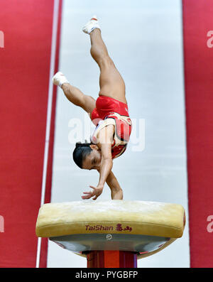 Doha, Katar. 27 Okt, 2018. Oksana Chusovitina von Usbekistan konkurriert während der Frauen Vault Qualifikation des 48. Turn-WM in Doha, der Hauptstadt von Katar, Okt. 27, 2018. Quelle: Xinhua/Nikku/Xinhua/Alamy leben Nachrichten Stockfoto