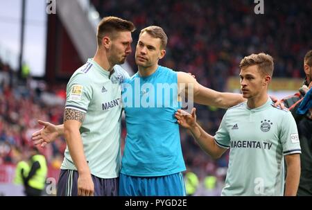 Mainz, Deutschland. 27 Okt, 2018. firo: 27.10.2018 Fußball, 1. Bundesliga, Saison 2018/2019 FSV FSV FSV Mainz 05 - FC Bayern München Muenchen FCB Torwart, Torwart, Torwart, Manuel Neuer, endgültige Jubel, Jubel, Claps, Beck, FCB Joshua Kimmich, FCB Niklas Sule, Suele, | Nutzung der weltweiten Kredit: dpa/Alamy leben Nachrichten Stockfoto