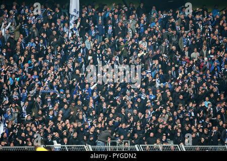 Dortmund, Deutschland. 27 Okt, 2018. firo: 27.10.2018, Fußball, 1.Bundesliga, Saison 2018/2019, BVB, Borussia Dortmund - Hertha BSC Berlin, Berlin Fns, Stinkenfinger, Gestik, Mimik, | Verwendung der weltweiten Kredit: dpa/Alamy leben Nachrichten Stockfoto