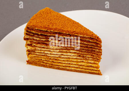 Honig geschichteten Kuchen in der Schüssel Stockfoto