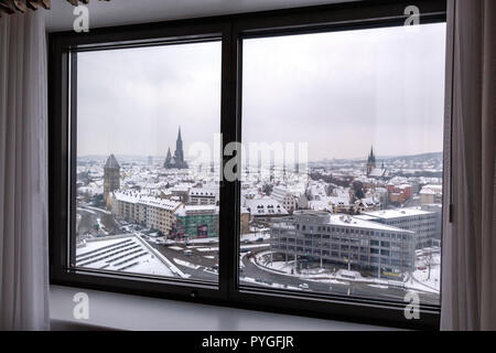 Schnee Winter Blick auf Ulm von Maritim Hotel mit der Ulmer Minstert, Baden-Württemberg, Deutschland, Stockfoto