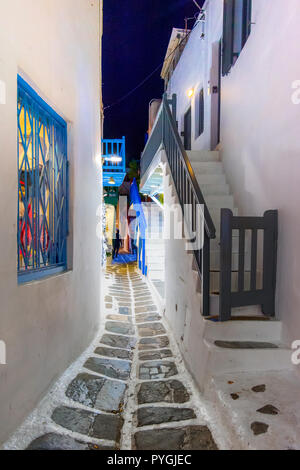 Blick auf den berühmten malerischen Gassen der Stadt Mykonos in Mykonos, Griechenland Stockfoto