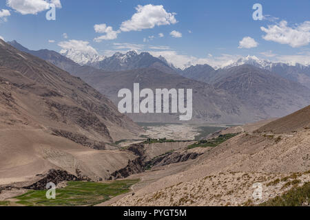 Zusammenfluss von Pamir Fluss und Wakhan Fluss von TADSCHIKISCHEN Wakhan östlich von Langar, Pamir, Tadschikistan gesehen Stockfoto