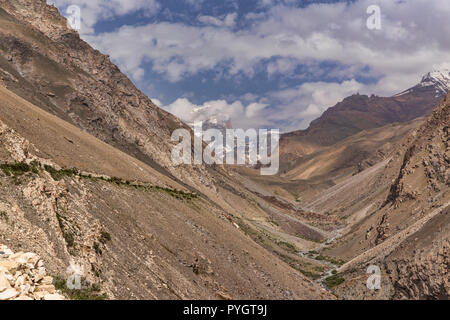 Blick auf Engels Peak auf dem Weg zu Engels Peak Hill, Langar, Pamir, Tadschikistan Stockfoto