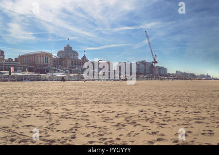 Haag, Niederlande, Oktober 05, 2018: Blick auf Grand Hotel Amrath Kurhaus von Shveningen Strand an einem sonnigen Tag Stockfoto