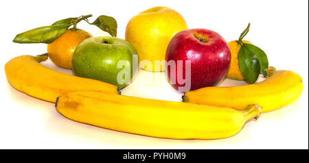 Verschiedene Früchte auf weißem Hintergrund. Russland Stockfoto