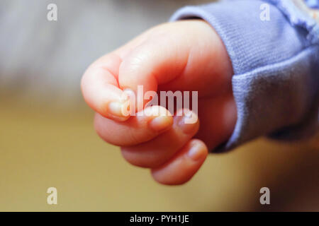 Hand baby Close-up. Das Kind schläft friedlich. Stockfoto
