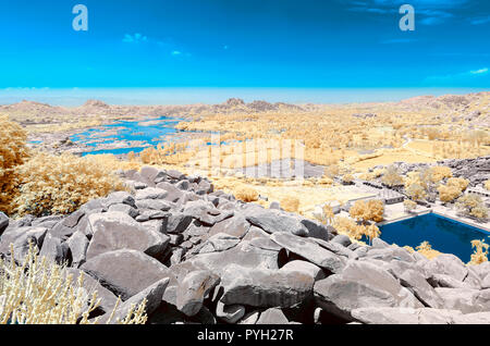 Blick auf den Fluss Tungabhadra und Pampa Sarovar von Hilltop in Hampi Karnataka, Indien Stockfoto
