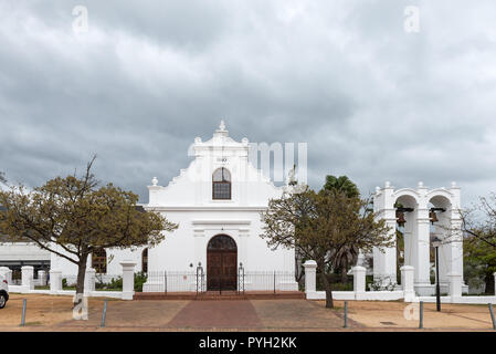 Stellenbosch, Südafrika, 16. August 2018: Die historische Rheinische Mission Kirche in Stellenbosch in der Western Cape Provinz. Ein Glockenturm mit zwei Glocken Stockfoto