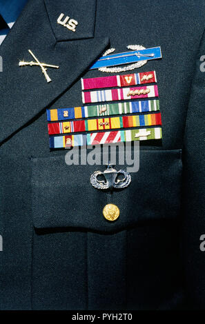 Auszeichnungen und Dekorationen auf ein Vietnam Krieg Veteran der US-Army Officer, USA Stockfoto