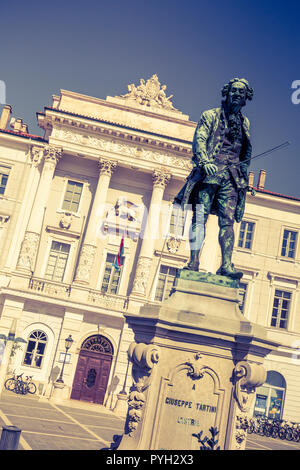 Giuseppe Tartini Statue und Rathaus. Stockfoto