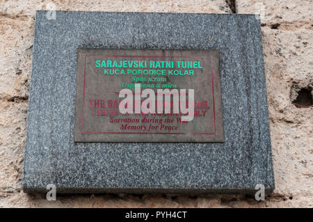 Das Zeichen des Sarajevo Tunnel, unterirdische Tunnel 1993 unter dem Haus der Kolar Familie gebaut während der Belagerung von Sarajevo und der Bosnischen Krieg Stockfoto