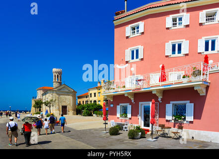 Bauten auf einer Promenade. Stockfoto