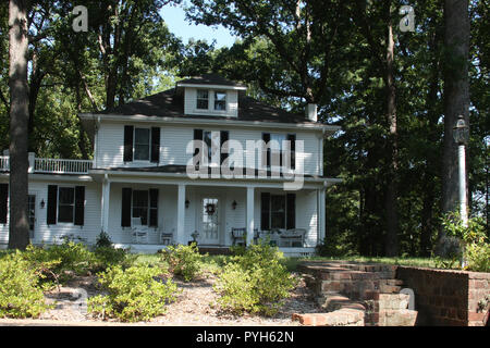 Großes Haus im Kolonialstil in Virginia, USA Stockfoto