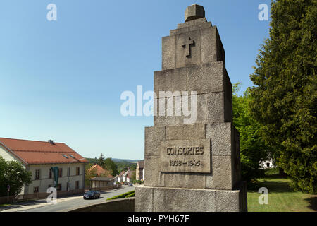 Bayern, Deutschland - Ehrenamtliche Friedhof für 121 Opfer der nationalsozialistischen Gewaltherrschaft starb kurz nach der Befreiung 1945 Stockfoto