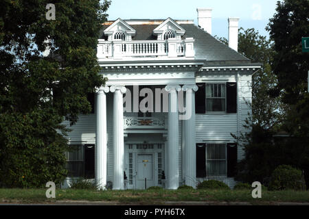 Großes Haus in Virginia, USA, mit klassischer Architektur Stockfoto