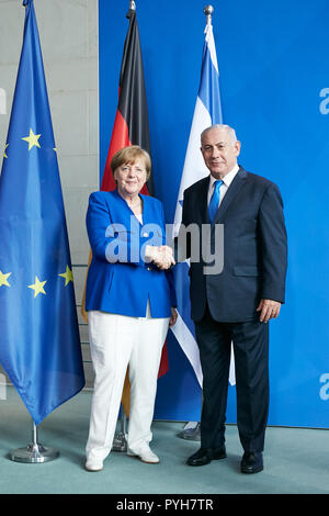 Berlin, Deutschland - die deutsche Bundeskanzlerin Angela Merkel und der israelische Ministerpräsident Benjamin Netanjahu. Stockfoto