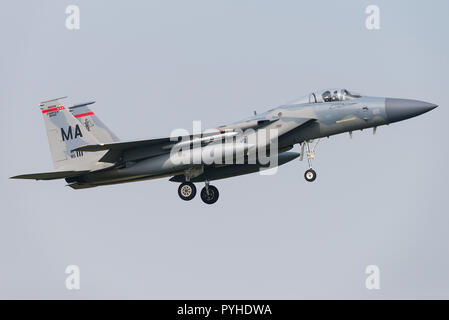 Eine McDonnell Douglas F-15E Strike Eagle Kampfjet der United States Air Force auf der Airbase in Leeuwarden in den Niederlanden. Stockfoto