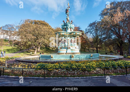 Die wiederhergestellten Ross Brunnen in West Princes Street Gardens Edinburgh Schottland Großbritannien Stockfoto