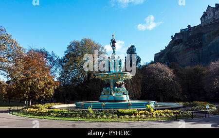 Die wiederhergestellten Ross Brunnen in West Princes Street Gardens Edinburgh Schottland Großbritannien Stockfoto