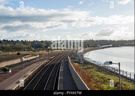 Anzeigen von Montrose Eisenbahnbrücke, Angus, Schottland von Brücke über Bahnstrecken bei Montrose Station. Stockfoto