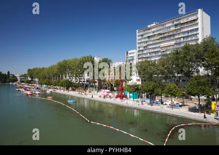 Paris, Ile-de-France, Frankreich - Der Sommer Promenade am Bassin de La Villette. Stockfoto