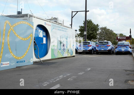 Paris, Ile-de-France, Frankreich - eine Wasserstofftankstelle mit Taxis elektrisch mit einer Brennstoffzelle angetrieben. Stockfoto