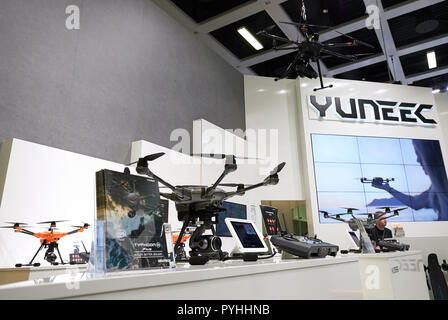 Berlin, Deutschland - bei YUNEEC Stand auf der IFA 2018, Innovationen von der Kamera Drohnen werden angezeigt. Stockfoto