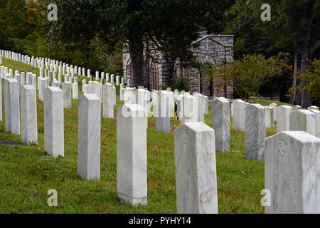 Grundsteine der Konföderierten Soldaten im Bürgerkrieg Teil der historischen Oakwood Cemetery. Stockfoto