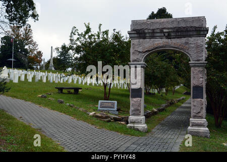 Ein Bogen am Bürgerkrieg teil des Oakwood Cemetery in Raleigh, North Carolina. Stockfoto