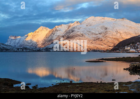 Herbst Landschaften auf der Insel Kvaløya in Tromsø Gemeinde in Troms County, Norwegen. Stockfoto