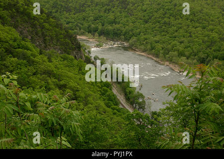 Panoramablick auf den New River, vom Aussichtspunkt am Hawks Nest State Park, WV, USA Stockfoto