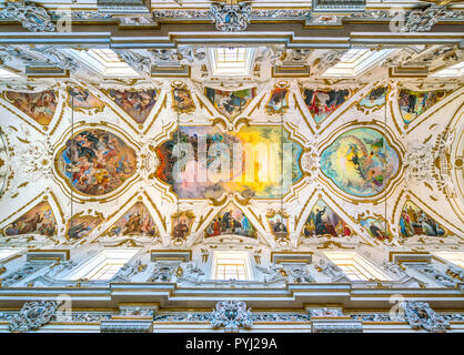 Mit Fresken bemalten Gewölbe von Federico Spoltore in der Jesus-kirche in Palermo. Sizilien, Italien. Stockfoto