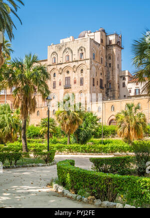 Palazzo dei Normanni (Palast der Normannen) oder Royal Palace von Palermo als aus dem öffentlichen Gärten gesehen. Sizilien, Süditalien. Stockfoto