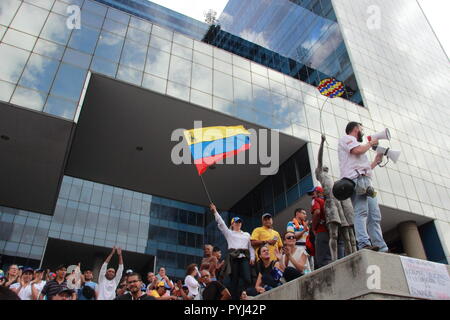 Caracas Venezuela April 07, 2018: Oppositionsführer gegen Nicolas Maduro Diktatur Regierung sprechen mit Menschen Stockfoto