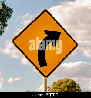 Sicherheit zuerst entlang der Straße auf einer australischen Outback Abenteuer. Stockfoto