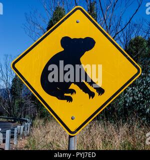 Schwarze Koala Zeichen gefunden entlang der Straße in Australien Stockfoto