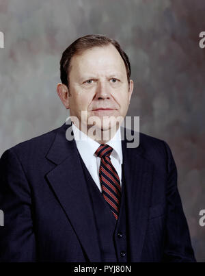 Dr. William R. Lucas diente als Marshall Space Flight Center Direktor ab dem 15. Juni 1974 bis 3. Juli 1986, als er nach 34 Jahren im öffentlichen Dienst in den Ruhestand. Ca. 1984 Stockfoto