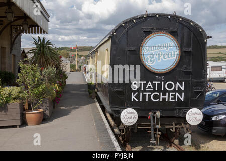 Die Station Küche, West Bay, Dorset, Großbritannien. 10 August, 2018. UK Wetter. Die Station Küche Restaurant West Bay, Dorset. Stockfoto