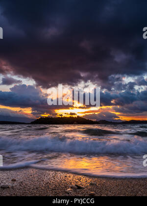 Sonnenaufgang über der Bucht von Nidri, Lefkas Insel Griechenland Stockfoto