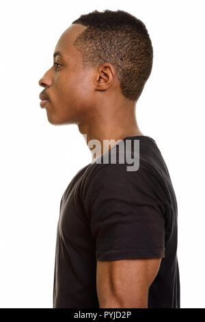 Profil anzeigen von jungen afrikanischen Mann vor weißem Hintergrund