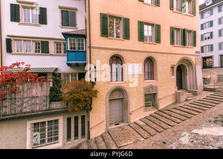 Zürich, Schweiz - Oktober 20, 2018: Ein Blick auf die Architektur im historischen Zentrum der Stadt Zürich. Stockfoto