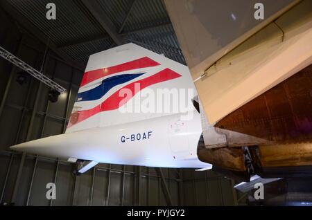 Blick auf höhenleitwerk von British Airways Concorde Rumpf G-BOAF, Alpha Foxtrott im Hangar an der Luft- und Raumfahrt, Filton Bristol Museum GROSSBRITANNIEN Stockfoto