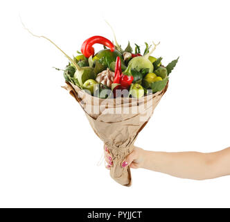 Einzigartige bunten Strauß von Gemüse und Früchten in den Händen von einem Mädchen auf weißem Hintergrund Stockfoto
