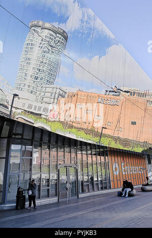 Birmingham New Street Station. Reflexion der Odeon Kino. New Street Station von außen. Stockfoto